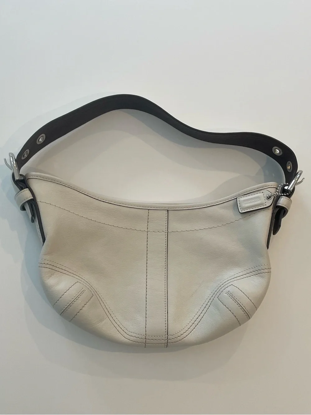 Coach Women's Cream Leather Shoulder Bag with Brown Strap - Picture 4 of 5
